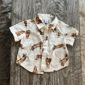 8/$16 Old Navy 100% cotton 0–3 month button down tiger shirt